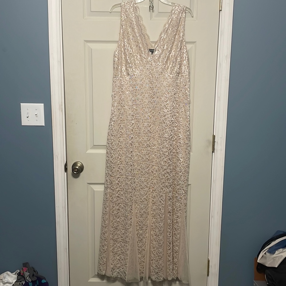 2x Gorgeous cream evening gown